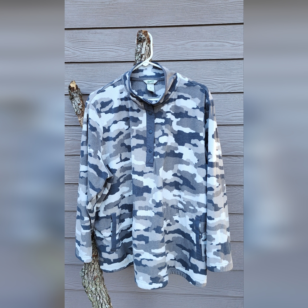 Duluth Trading Co. Gray & White Camo Fleece Pullover